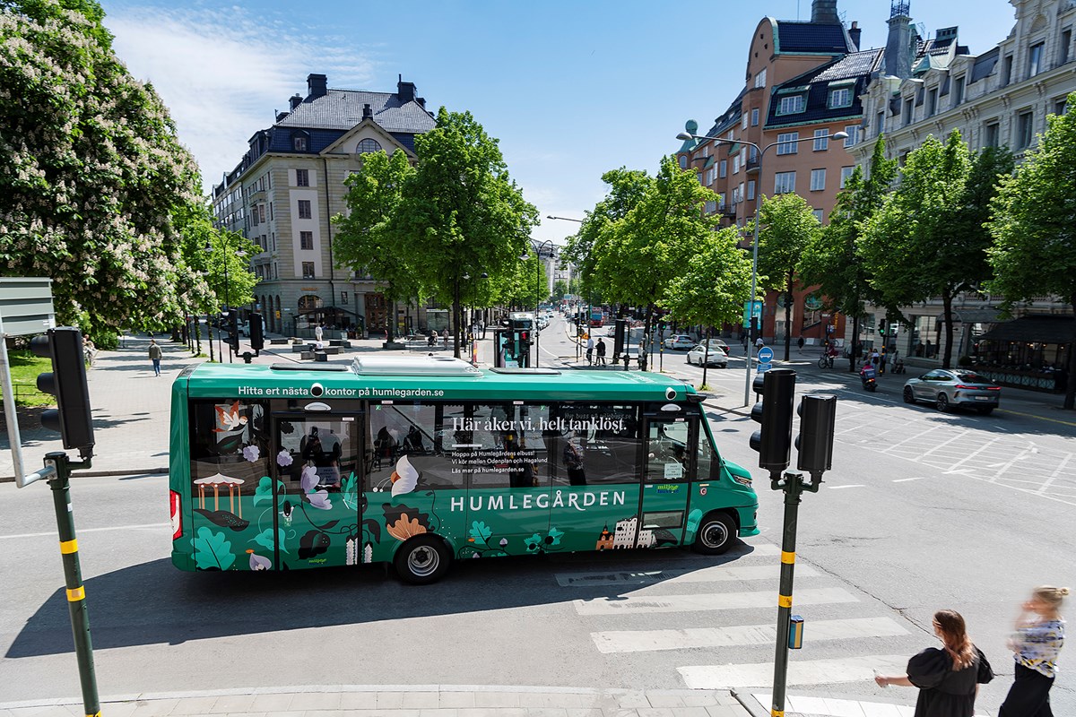 Elbuss som går skytteltrafik mellan Odenplan – Hagalund.